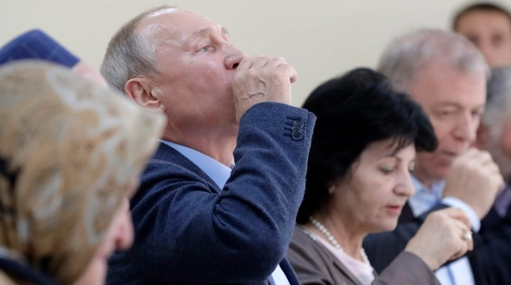 Путин выпил стопку водки, как и обещал 20 лет назад - ВИДЕО