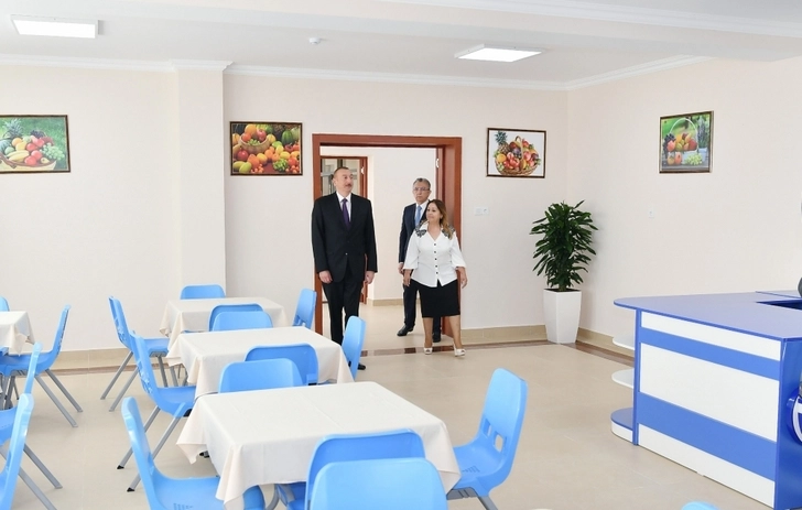 Президент Ильхам Алиев ознакомился с состоянием школы №101 в Сураханском районе Баку