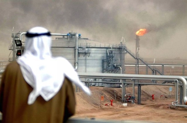 Саудовская Аравия ограничила добычу и поставки нефти после атаки беспилотников - ВИДЕО