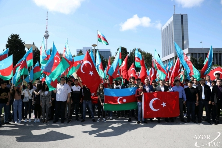 Представители молодежных организаций Азербайджана посетили памятник турецким шехидам – ФОТО