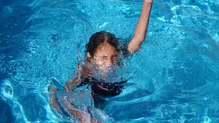 Ребенку засосало руку в бассейне в Москве