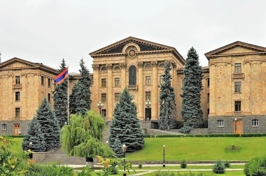 Парламент Армении награждал поддельными медалями