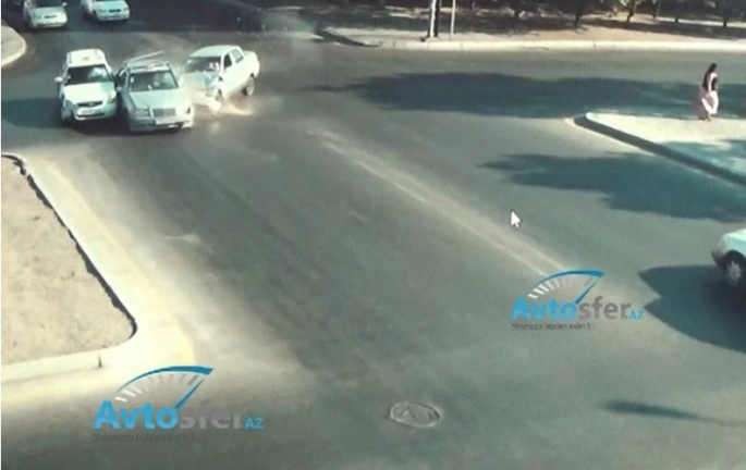 В столице проскочивший на красный свет ВАЗ, врезался в два автомобиля - ВИДЕО