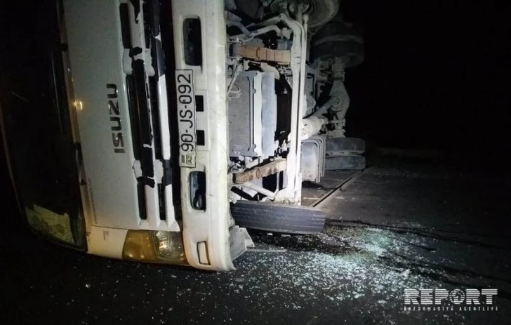 В Гахе грузовик врезался в легковой автомобиль - ФОТО