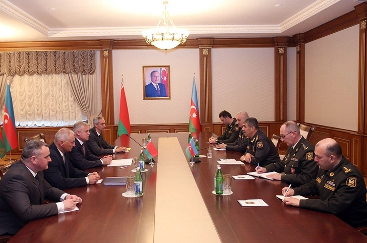 Министр обороны Азербайджана встретился с государственным секретарем Совета безопасности Беларуси