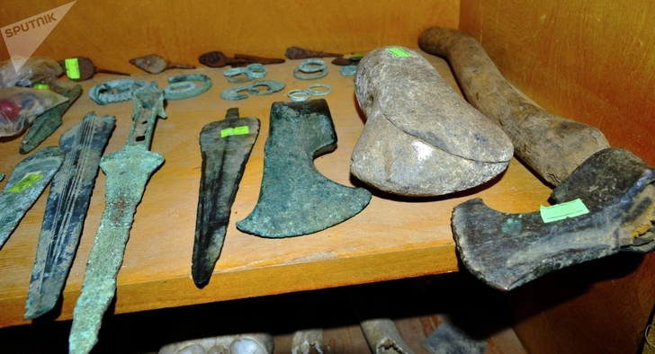 Древние камни, неведомые черепа: «бездомный» музей в Лерике ждет своего часа - ФОТО