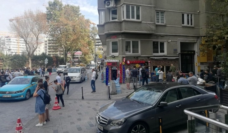 В Стамбуле произошло сильное землетрясение, есть разрушения - ФОТО