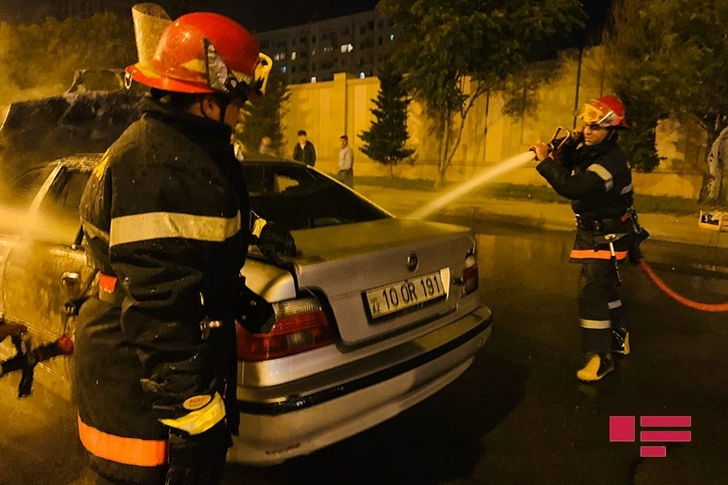 В Баку сгорел автомобиль – ФОТО
