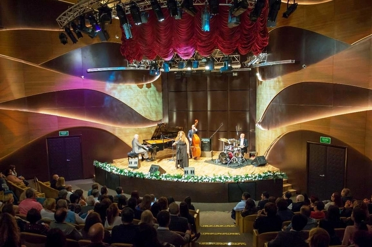 В Баку состоялся концерт известной американской джазовой вокалистки - ФОТО