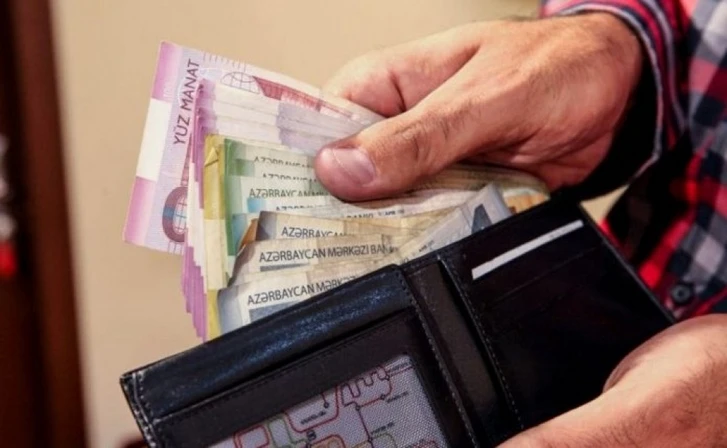 За семь месяцев в Баку среднемесячная заработная плата работников составила 819,4 маната