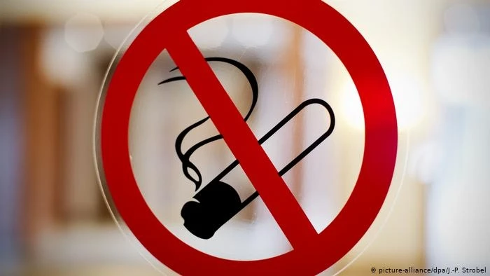 В Милли меджлисе поднят вопрос о недостаточном соблюдении запрета на курение в закрытых помещениях