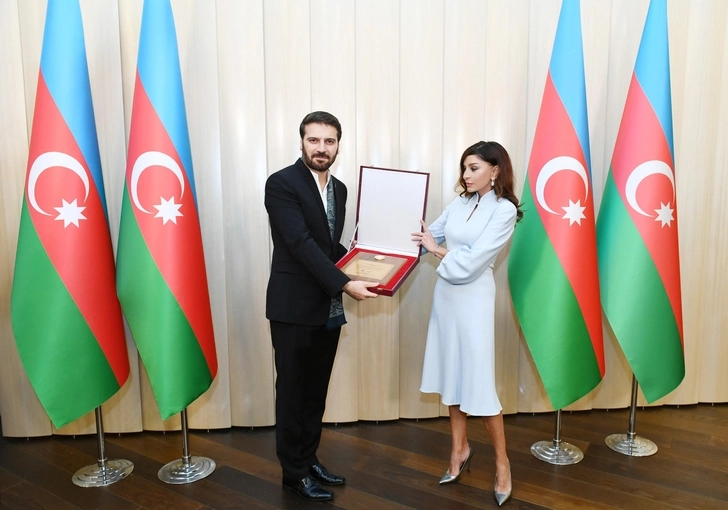 Мехрибан Алиева вручила почетный диплом Президента Азербайджана Сами Юсуфу – ФОТО