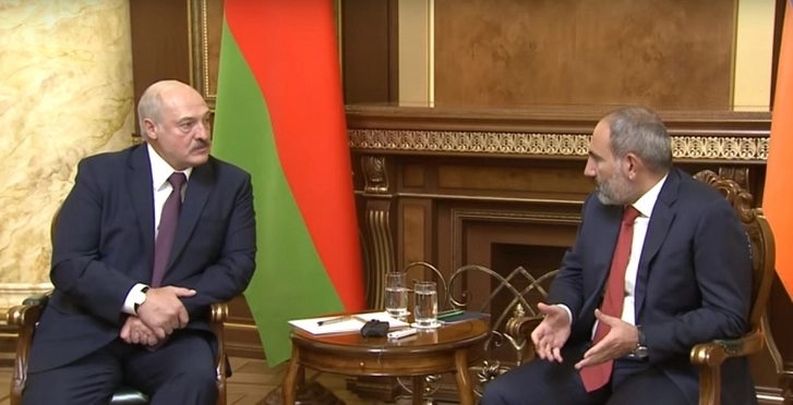 Александр Лукашенко говорит в Ереване об Ильхаме и Гейдаре Алиевых. Политолог называет Армению пятым колесом