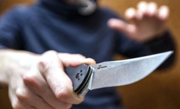 В Баку подросток получил ножевое ранение