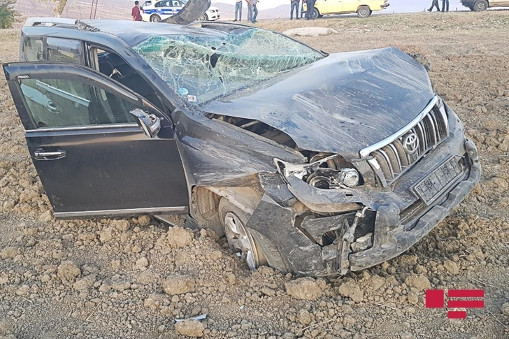 В Исмайыллы перевернулся автомобиль, пострадали три человека – ФОТО