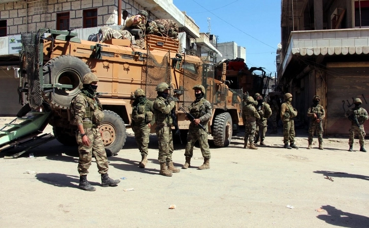 СМИ сообщили об стягивании турецких военных к границе с Сирией