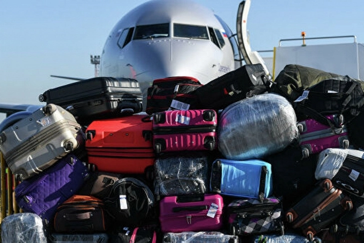 Грузчик рассказал, как туристам обезопасить багаж в аэропорту