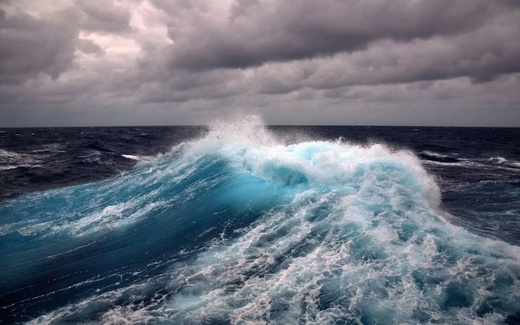 SOCAR: В связи с сильным ветром с моря эвакуированы 150 нефтяников