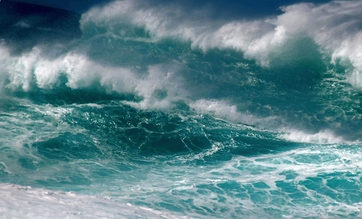 Высота волн в Каспийском море достигла 4,6 метров - ОБНОВЛЕНО
