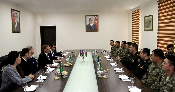 Посол США встретился с азербайджанскими военнослужащими