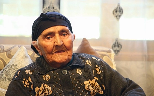Один день со 123-летней бабушкой из Нефтчалы - ФОТО/ВИДЕО