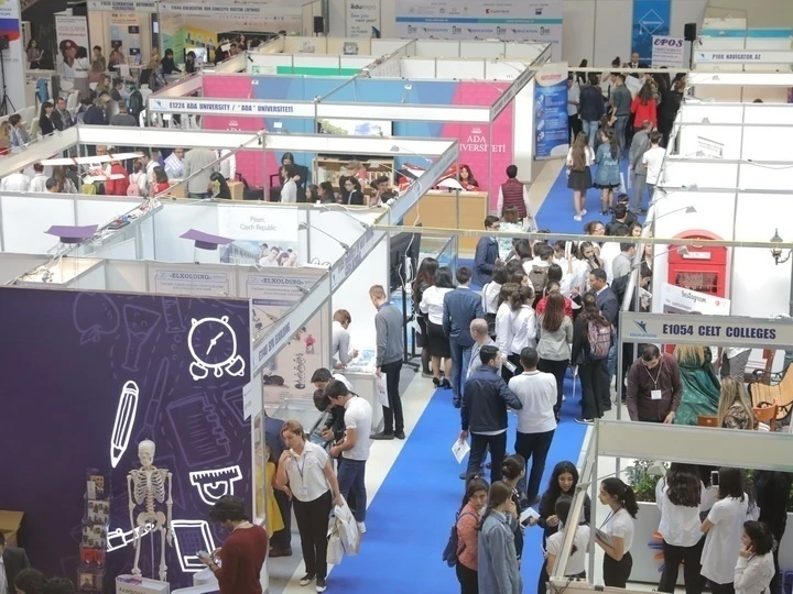 В Баку проходит XIII Международная выставка образования