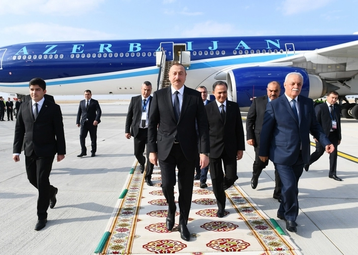 Президент Азербайджана Ильхам Алиев прибыл с рабочим визитом в Туркменистан