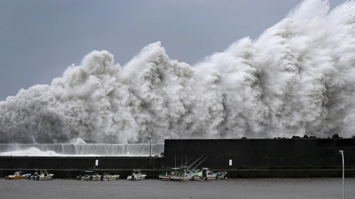 Япония приготовилась к мощнейшему за последние 60 лет тайфуну