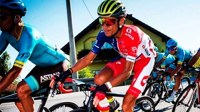 Велосипедист показал состояние своих ног после многокилометровой гонки - ФОТО