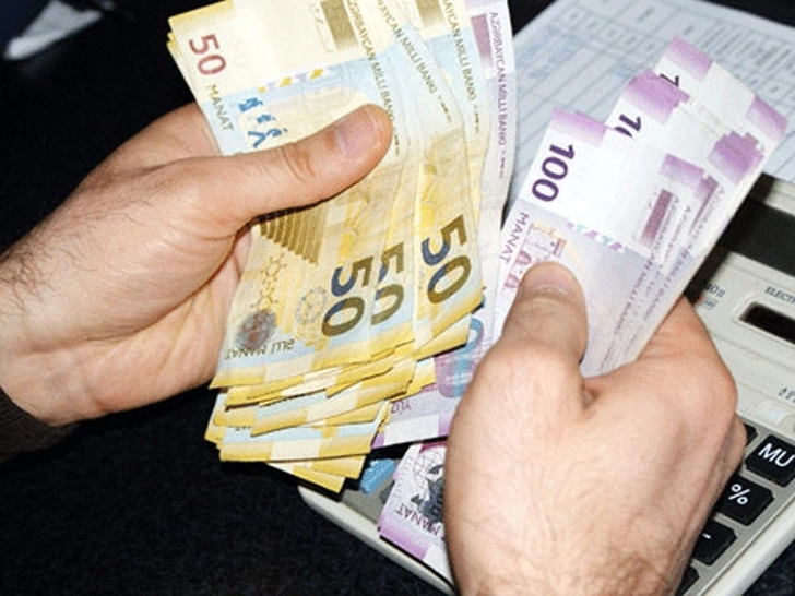 Среднемесячная зарплата в Азербайджане достигла 590 манатов