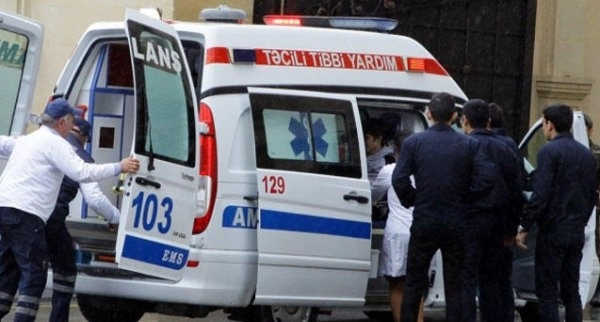 В Баку грузовик сбил студентку