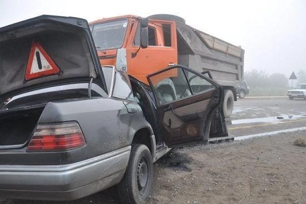 В результате аварии на дороге Баку-Газах пострадала целая семья