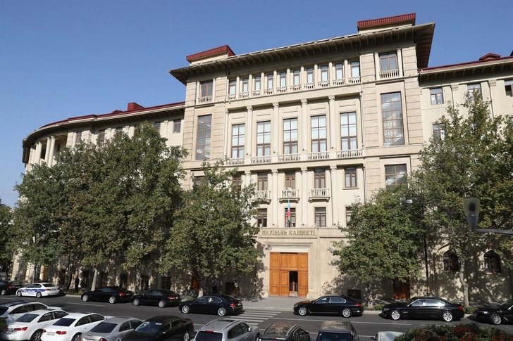 Новый премьер Азербайджана отстранил от должностей трех чиновников Кабмина