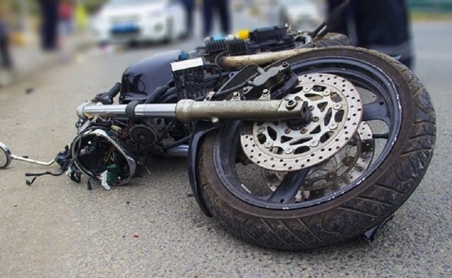 В Хырдалане при ДТП тяжело пострадал моциклист