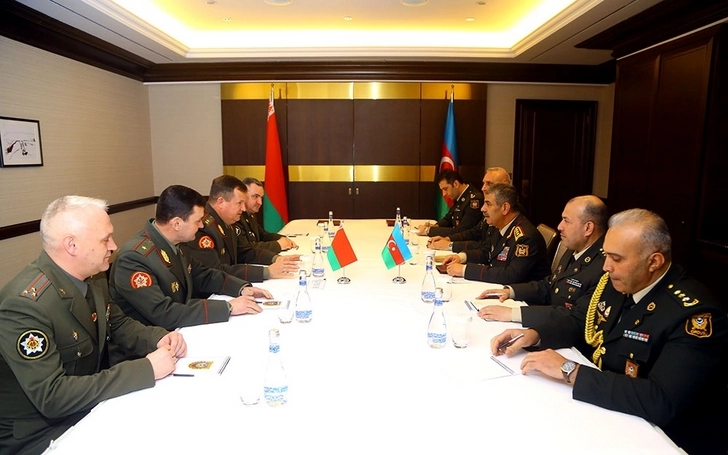 В Баку состоялась встреча министров обороны Азербайджана и Беларуси