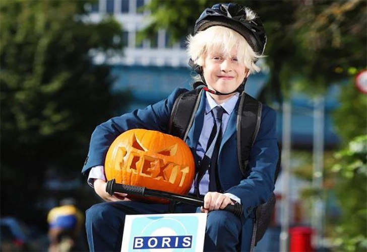 Джонсон стал звездой Хэллоуина в Британии и получил прозвище Брексит Бугимен – ФОТО