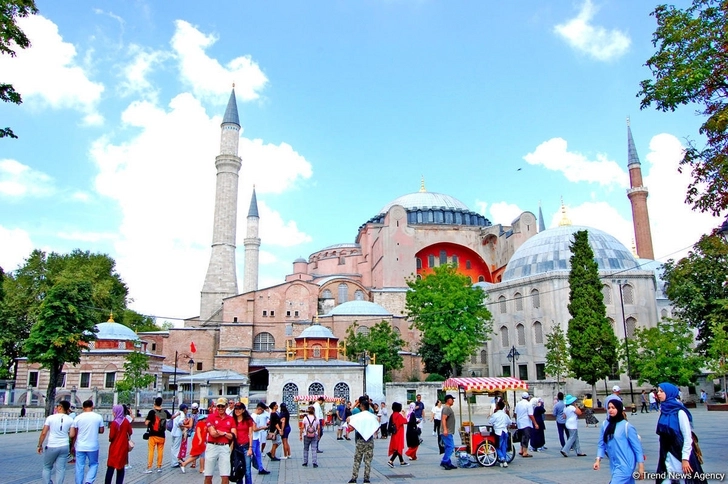 Стало известно, сколько туристов из Азербайджана в сентябре посетили Турцию