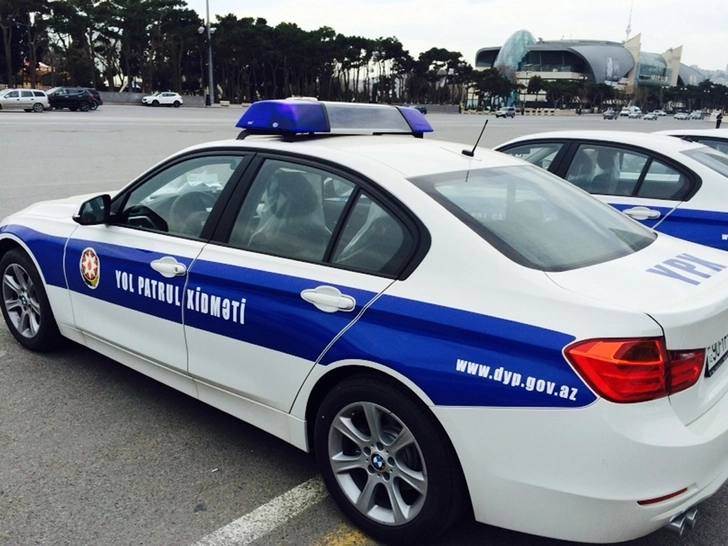 Государственная дорожная полиция Азербайджана предупредила водителей в связи с погодными условиями