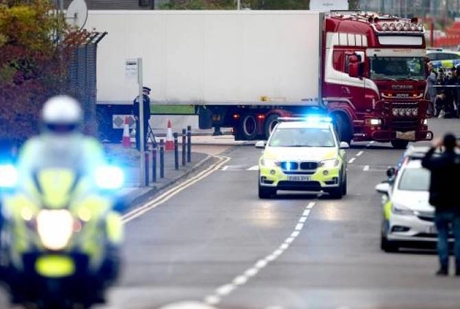 Британская полиция потребовала от Дублина выдать обвиняемого по делу о гибели 39 мигрантов