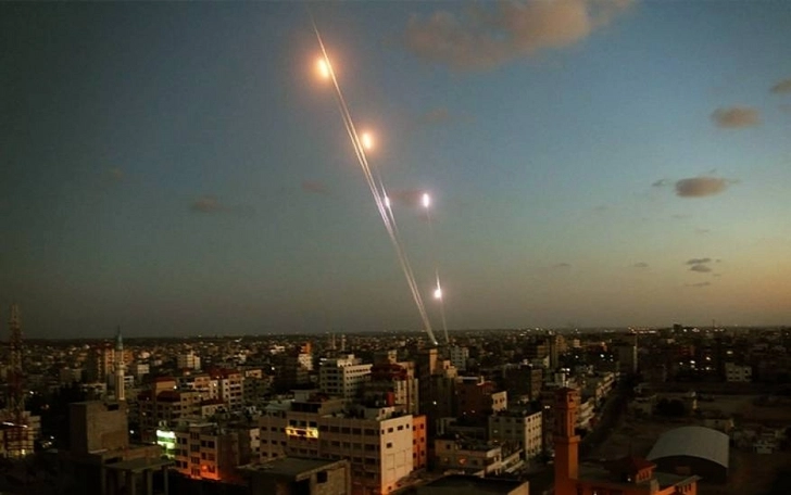 Одна из десяти выпущенных по Израилю ракет попала в жилой дом