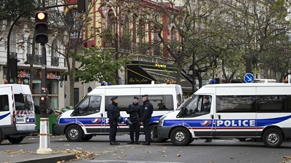 Полиция обнаружила более 30 мигрантов в грузовике на юге Франции