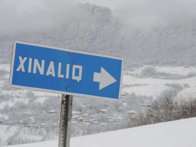 Поехавшие в Хыналыг туристы остались на дороге из-за снега