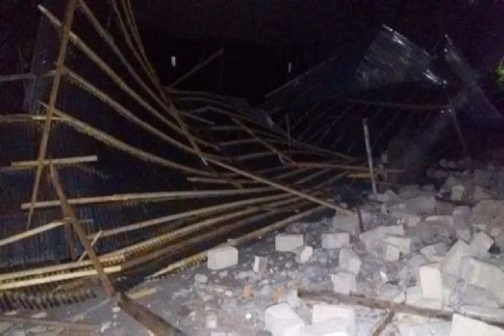 В Баку два человека пострадали из-за штормового ветра
