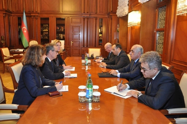 Али Асадов встретился с делегацией ЕБРР