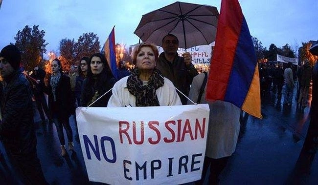Ереван лает на Москву, но укусить боится. Media.Az о новом витке напряжения между двумя странами
