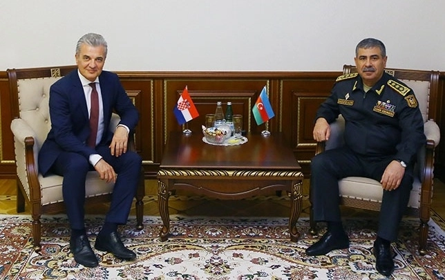 Министр обороны Азербайджана встретился с новоназначенным послом Хорватии