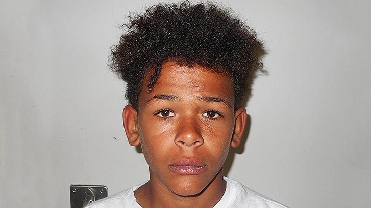 Обвиняемый в двойном убийстве 13-летний американец сбежал из суда