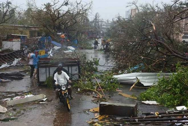 Жертвами циклона в Бангладеш стали 13 человек