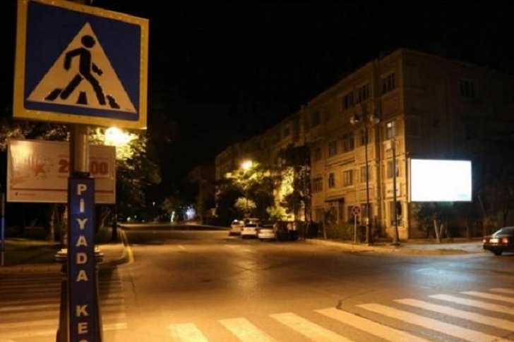 В Баку пешеход попал под колеса автомобиля