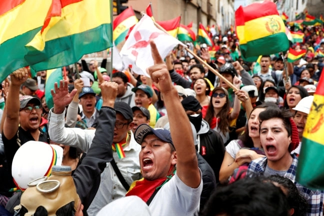 Два боливийских министра подали в отставку из-за продолжающихся протестов в стране